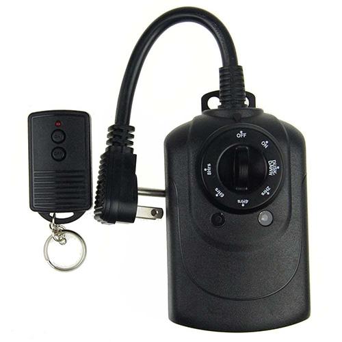 Defiant 15 Amp Plug-In Dial Light Sensing Timer with Remote