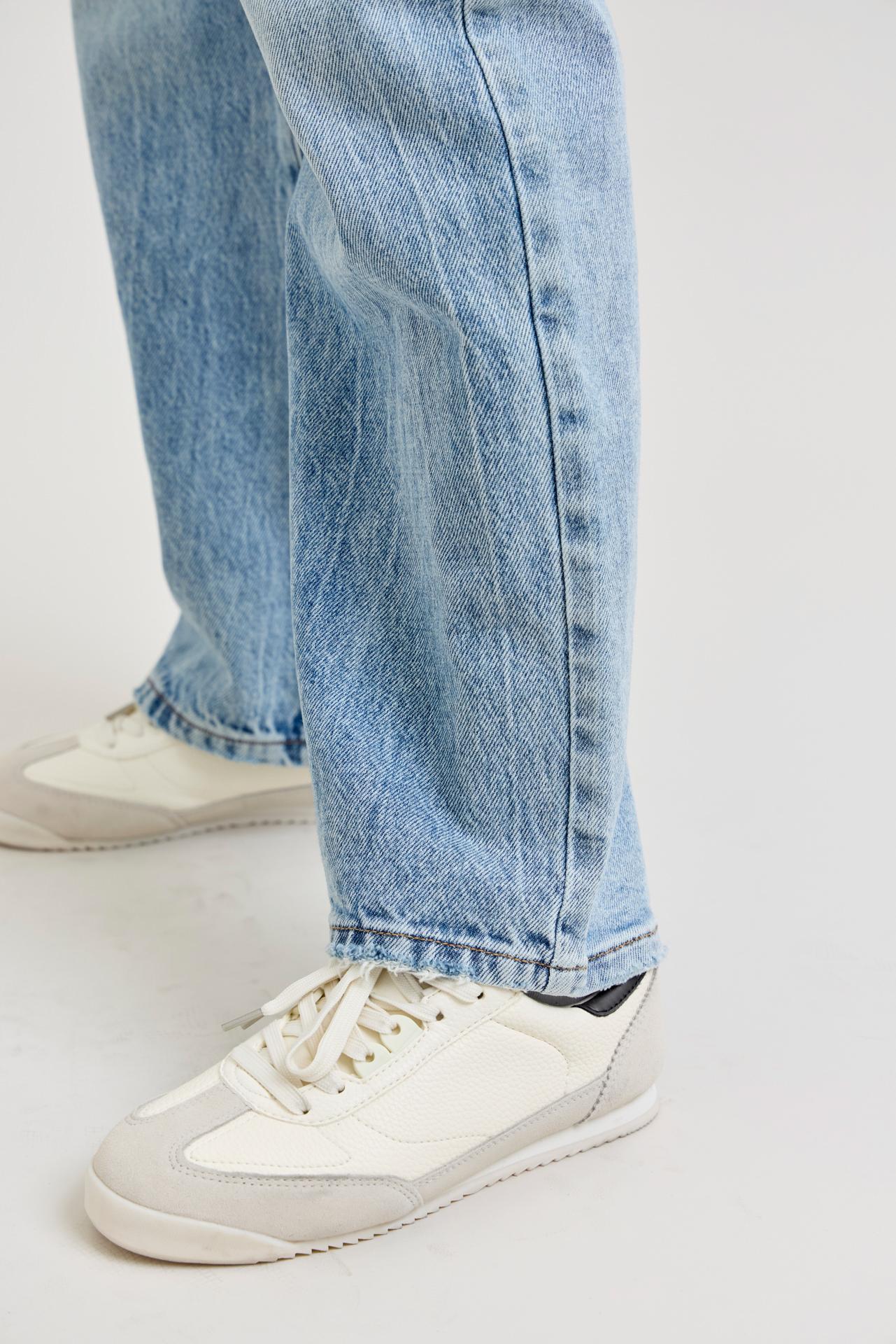 Petite Mid Rise Rigid Magic Straight Jeans - Light Wash - by Judy Blue